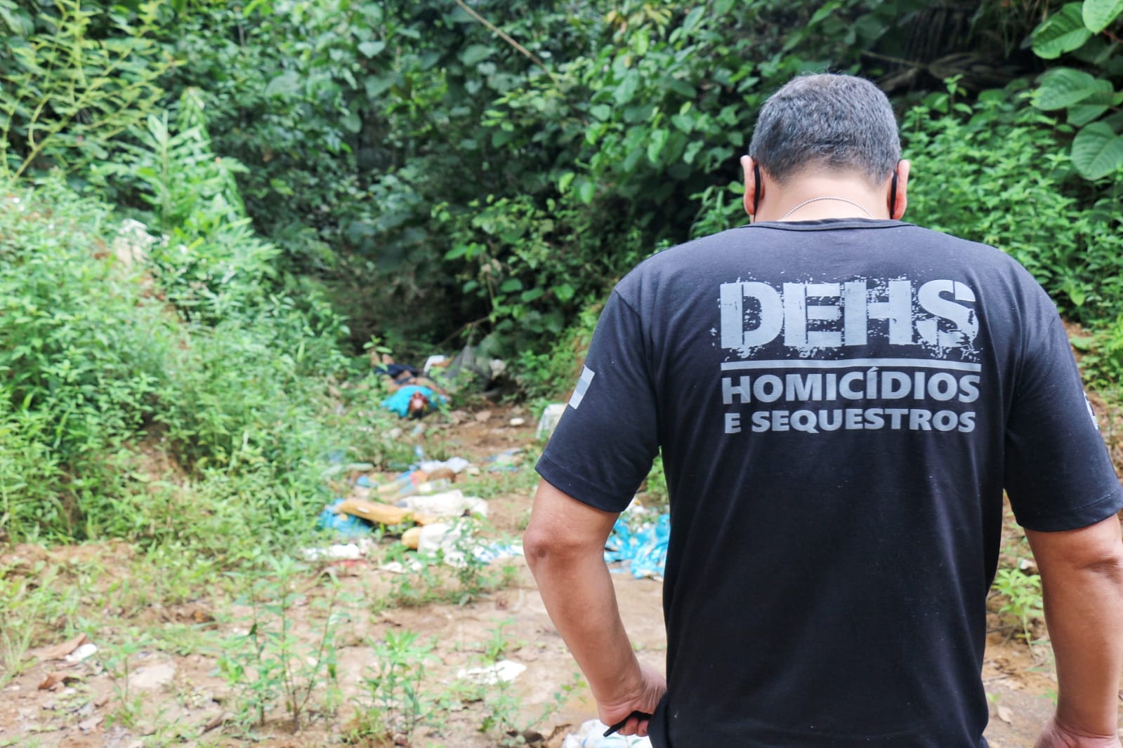 Seminu, homem é arrastado para mata e executado em Manaus