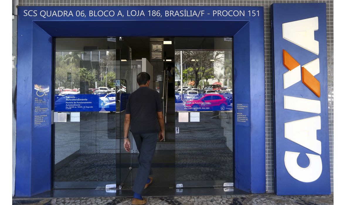 Caixa paga hoje abono salarial para trabalhadores nascidos em abril