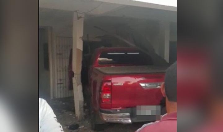 Sentado na calçada, homem morre atropelado por caminhonete desgovernada 