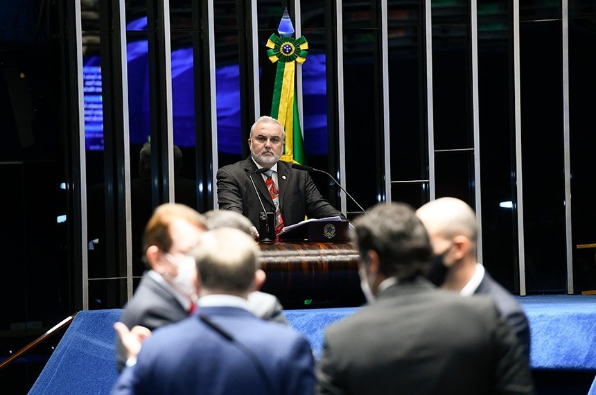 Votação de projetos sobre preço dos combustíveis será dia 8 de março