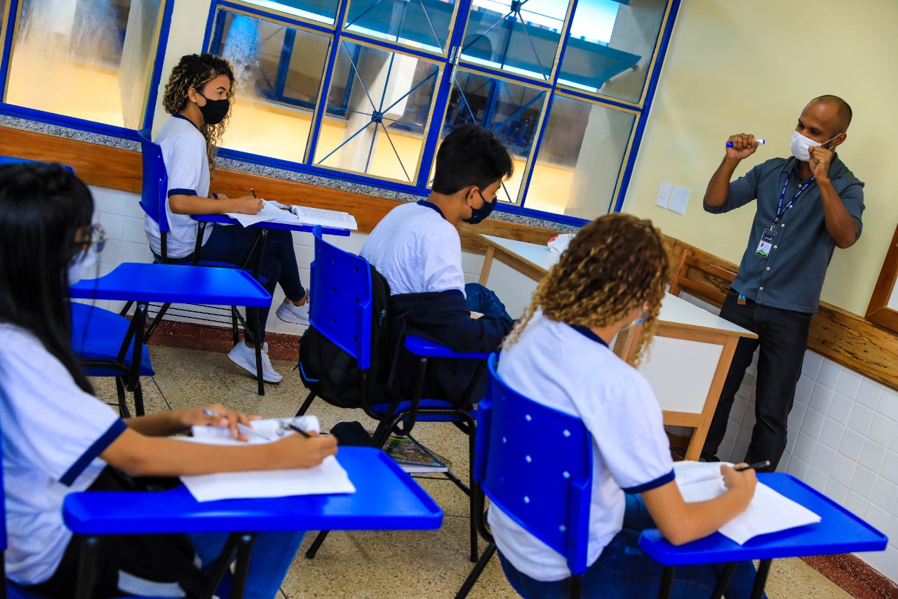 Após 8 anos de espera, escola Terezinha Almeida é inaugurada em Manaus