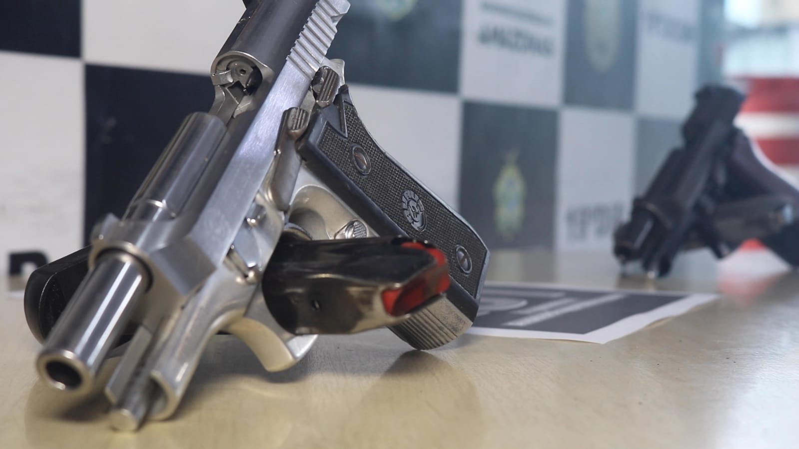 Dupla é presa por tráfico e porte ilegal de armas em Manaus