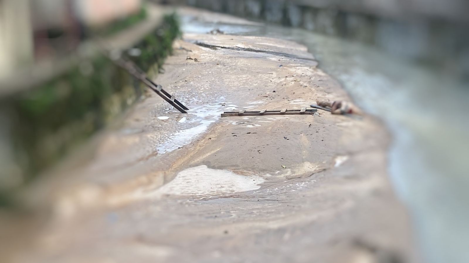 Decapitado, corpo de homem é achado dentro de igarapé em Manaus