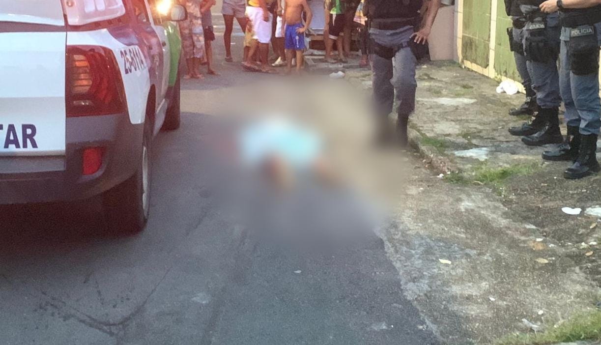 Homem tenta correr mas acaba morto com vários tiros em Manaus