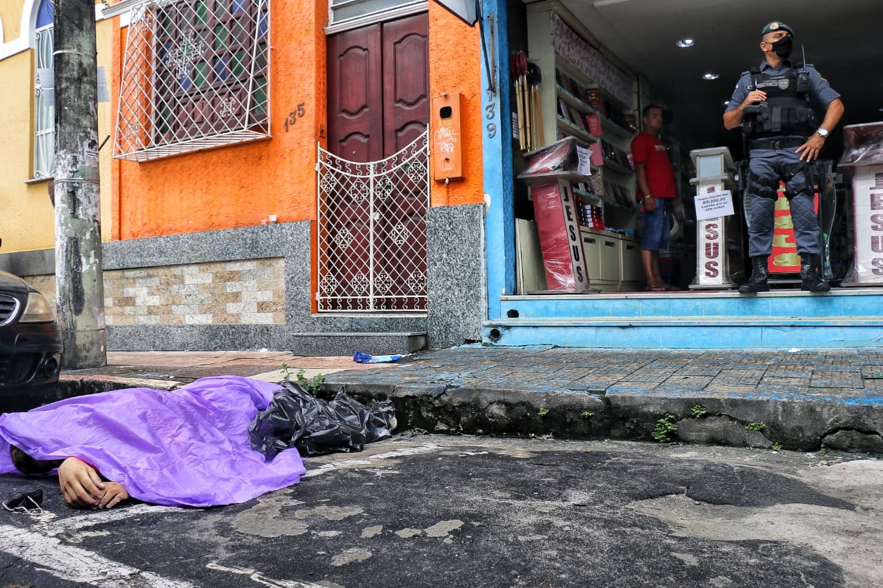 Homem é perseguido e morto a tiros no Centro de Manaus