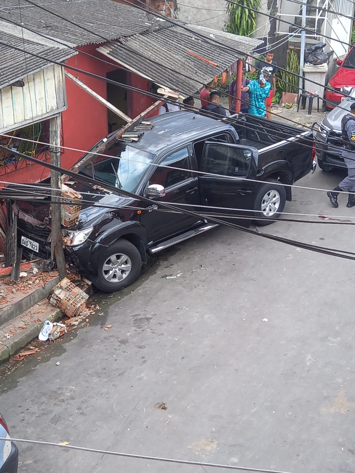 Homem morre em troca de tiros com a polícia durante perseguição em Manaus