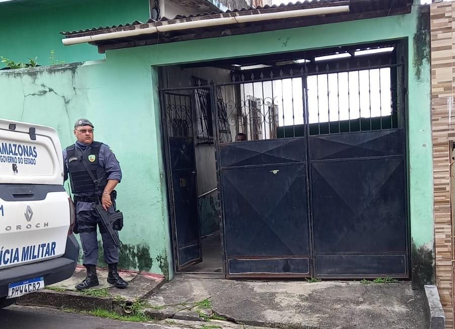 Idoso é encontrado morto a facadas na cama de casa em Manaus
