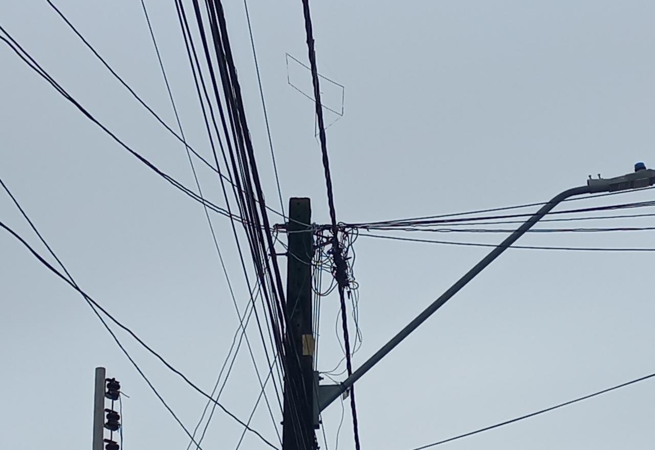 Quatro homens morrem eletrocutados enquanto faziam ligação clandestina
