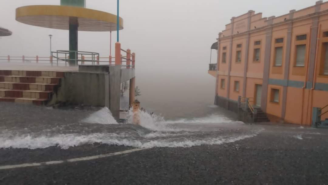 Temporal atinge Parintins e deixa várias famílias desabrigadas