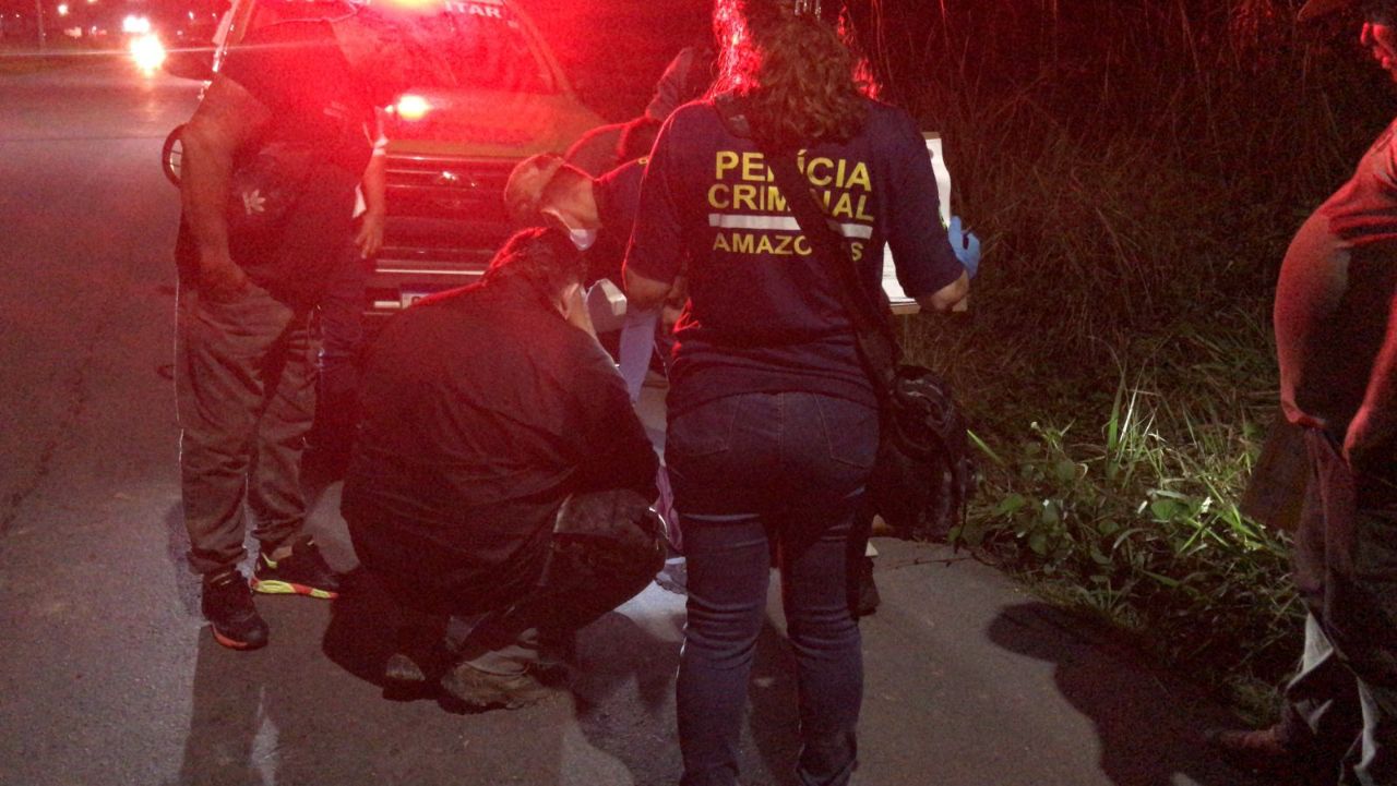 Corpo de homem é achado à margem de avenida em Manaus