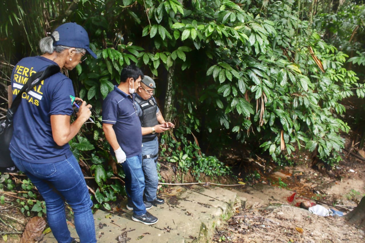 Suspeito de assaltar moradores é executado a tiros à luz do dia em Manaus