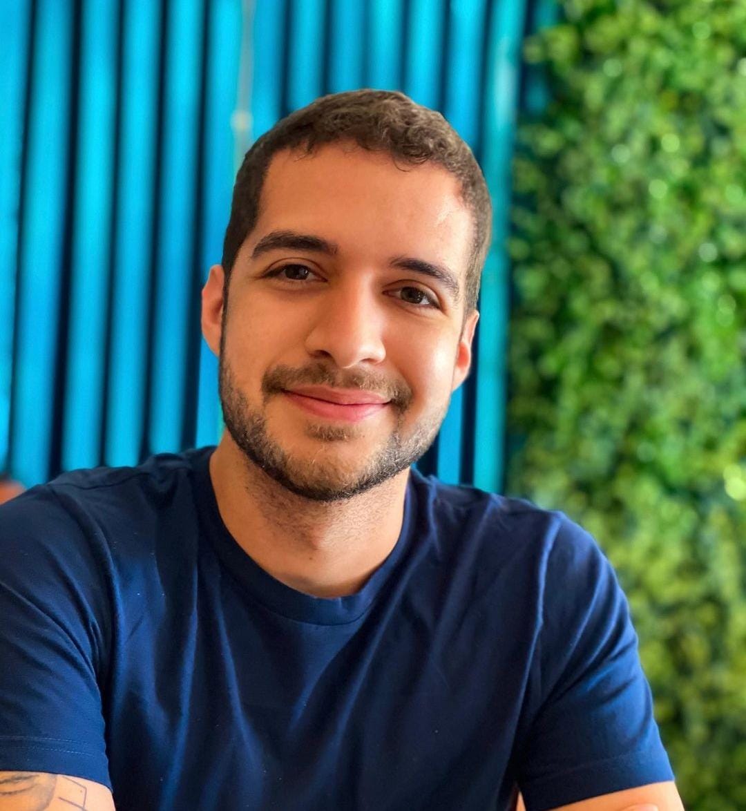 Adolescente suspeito de esfaquear jornalista da Globo é apreendido