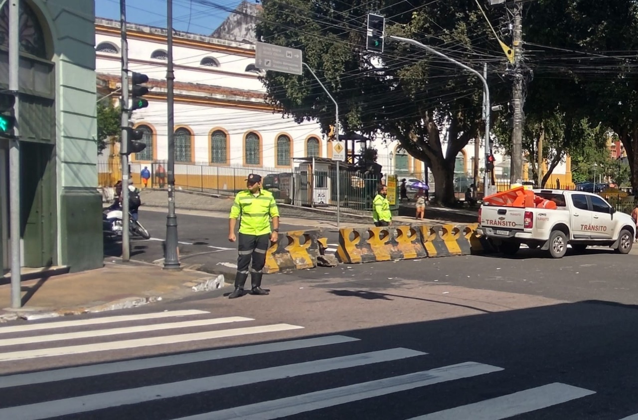 Obra emergencial altera trânsito em ruas no Centro de Manaus