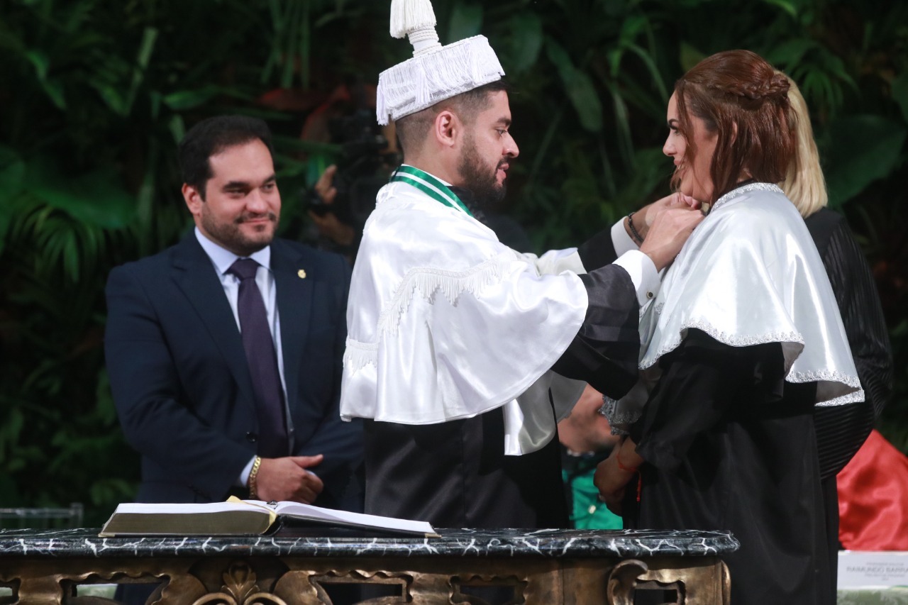 UEA empossa novo reitor e vice-reitora em solenidade no Vasco Vasques