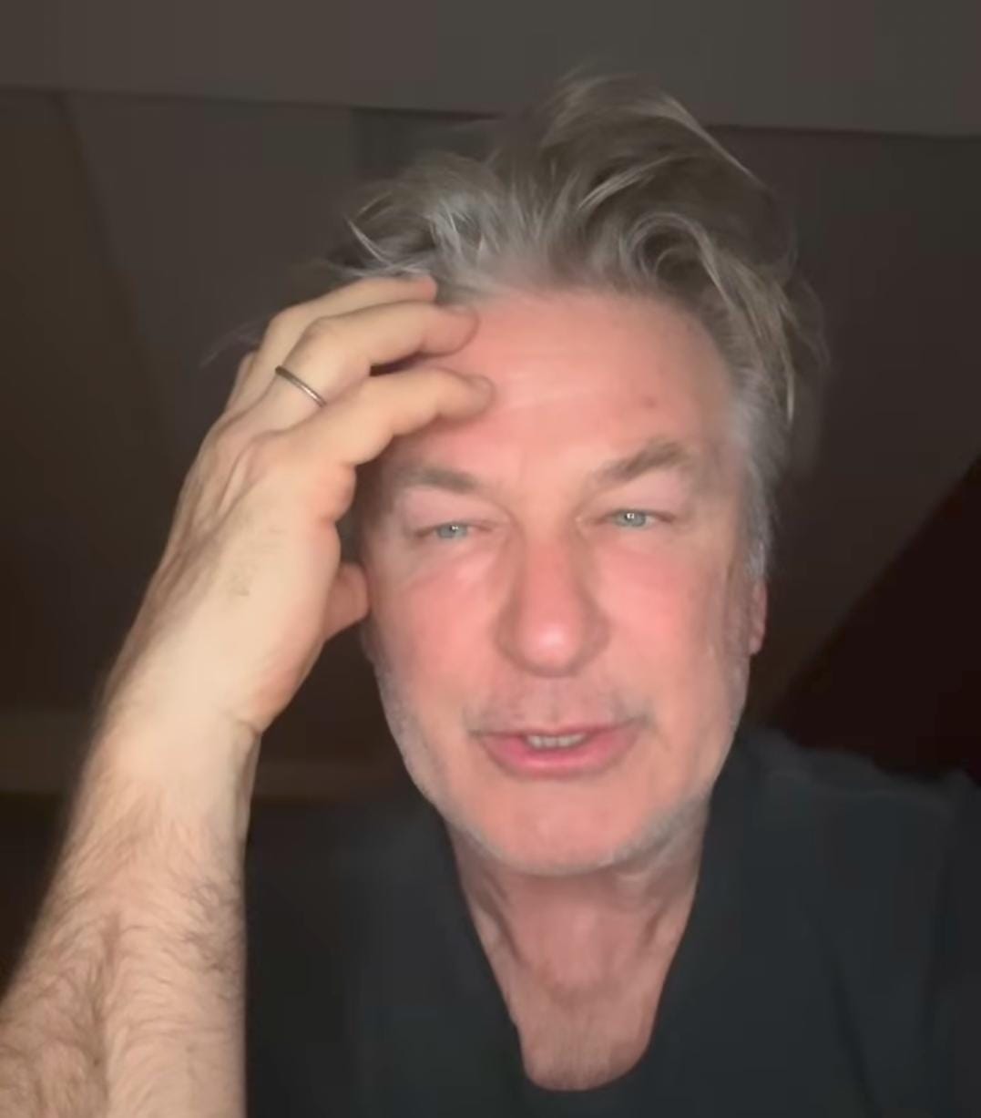 Alec Baldwin é inocentado por morte de Halyna Hutchins no set de Rust