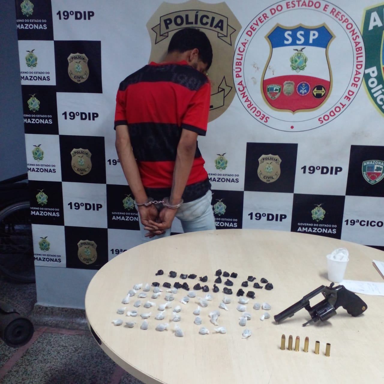 Homem é preso ao receber polícia a bala em área vermelha em Manaus