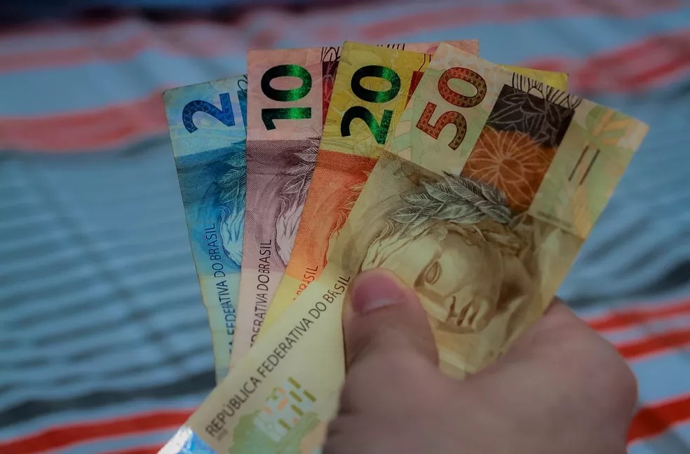 Segurados do INSS começam a receber parcela do 13º nesta segunda