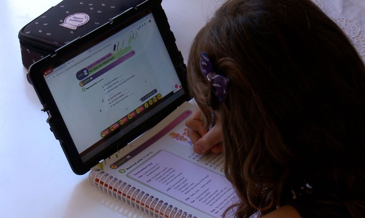 Senado aprova criação de programa de internet gratuita para estudantes