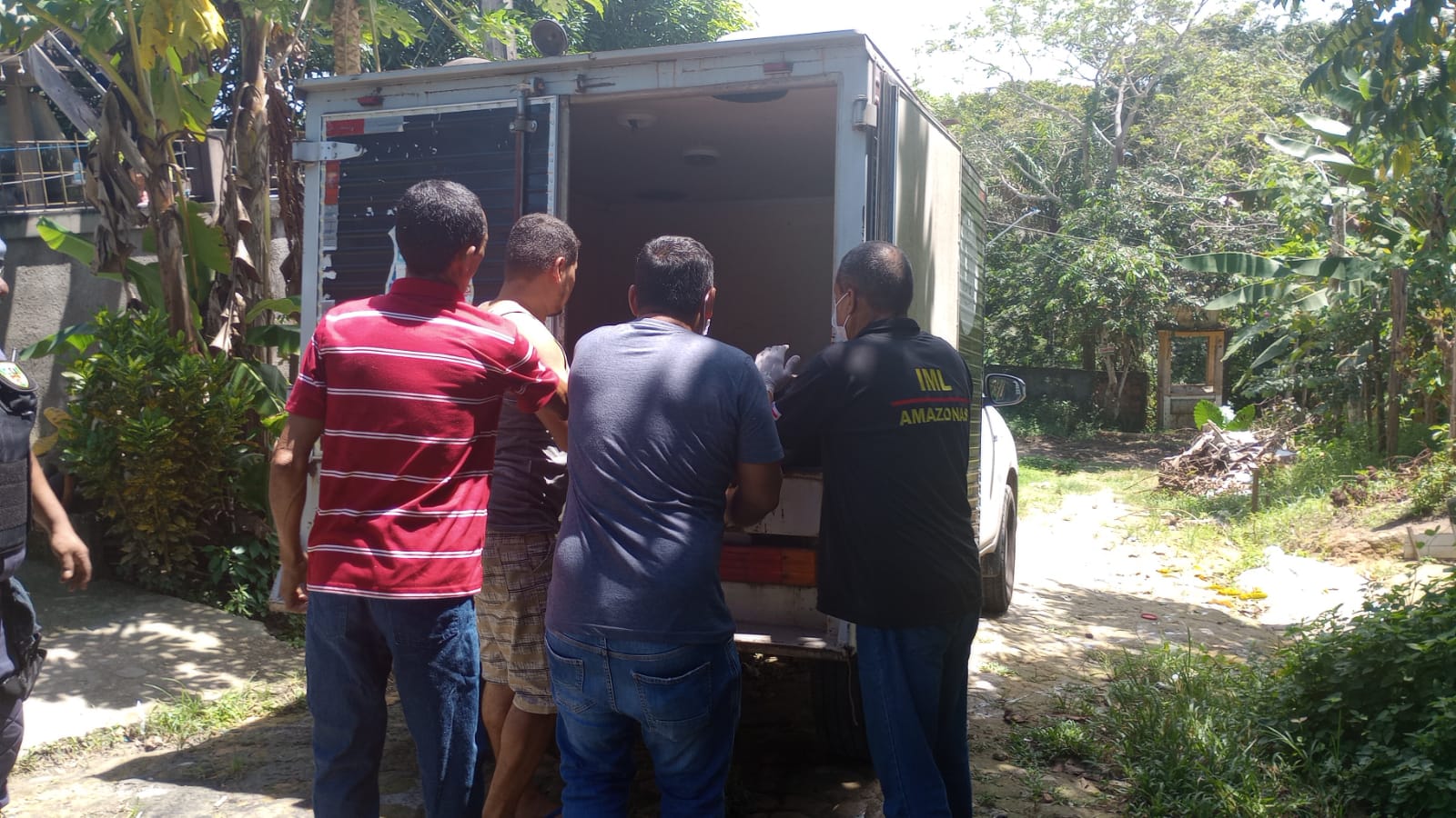Idoso é encontrado morto no pátio de casa em Manaus