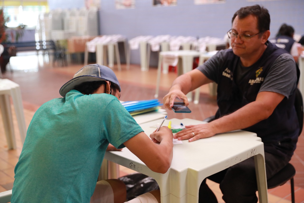 Entrega do cartão Auxílio Estadual encerra nesta semana no Amazonas