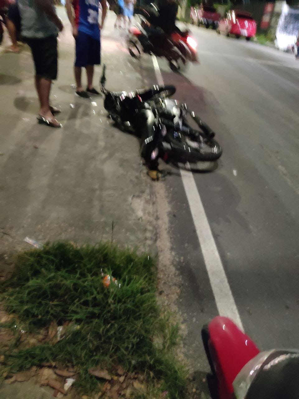 Homem fica ferido ao ser lançado de moto durante acidente em Manaus