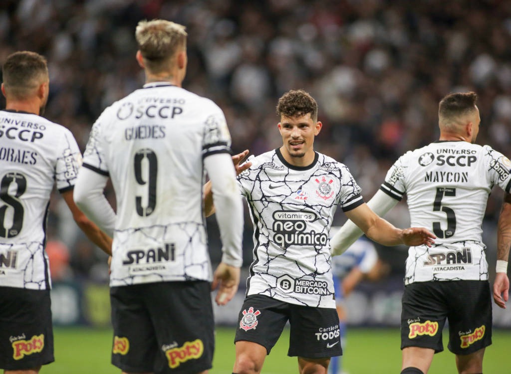 Jogador do Corinthians é preso em flagrante por injúria racial