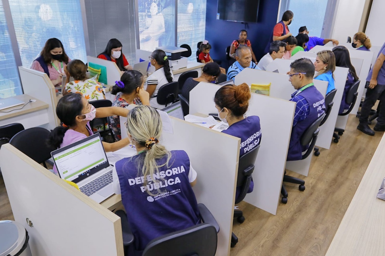 Carreta da Defensoria leva mutirão de atendimentos na zona leste de Manaus