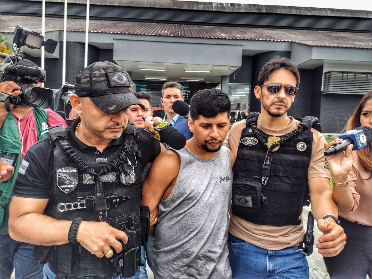 Foragido por homicídio no Pará é preso em Manaus em casa repleta de drogas