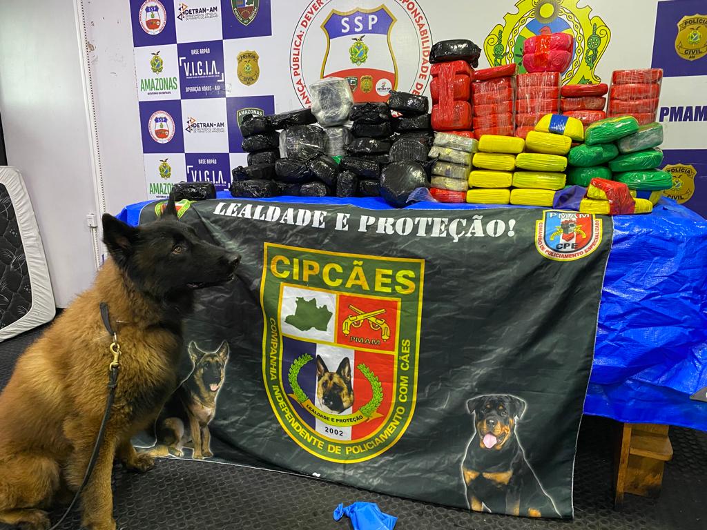 Mais de 130 kg de drogas são apreendidos em barco no Amazonas