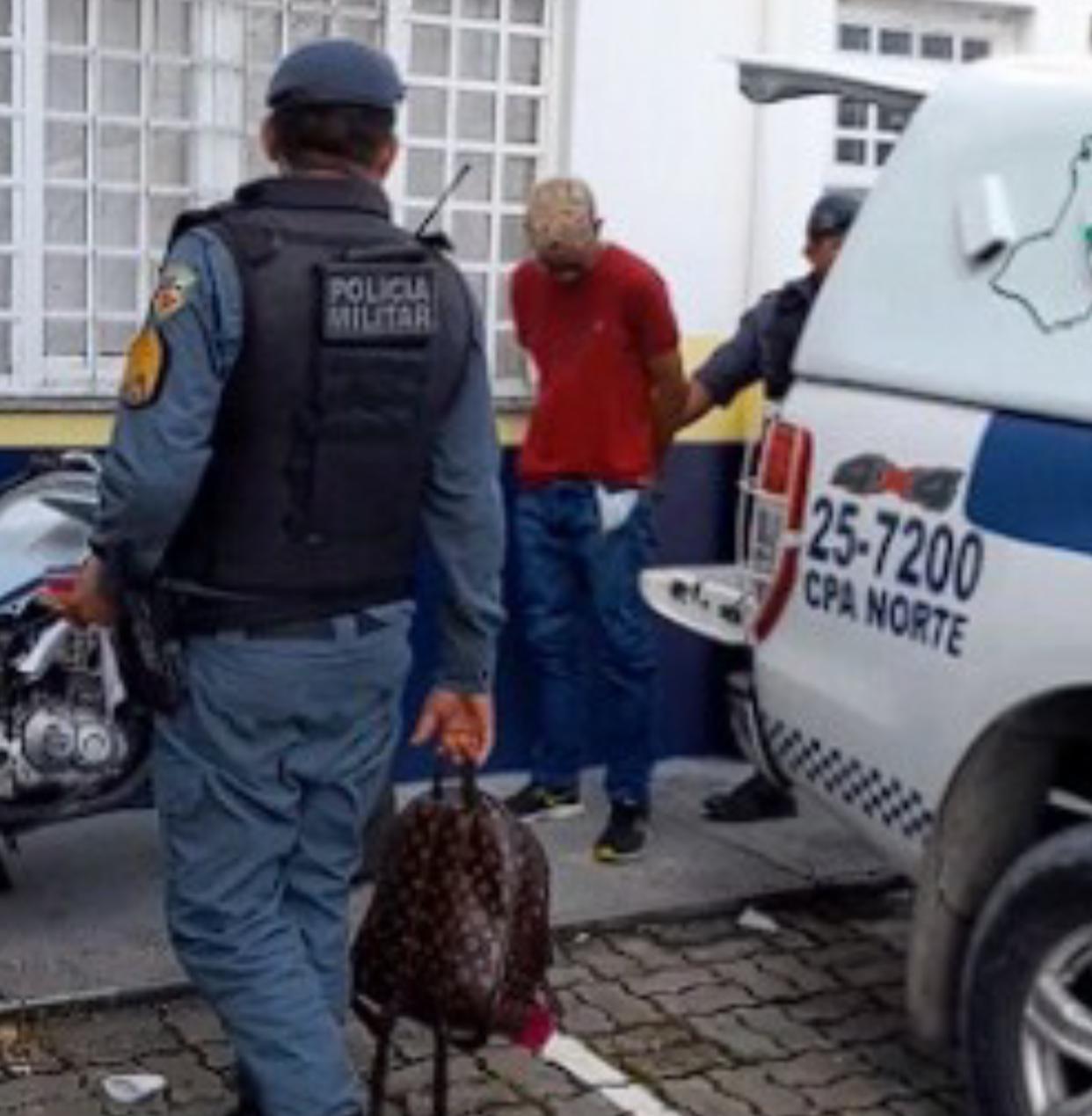 Suspeito de cometer arrastão é preso com celulares em Manaus 