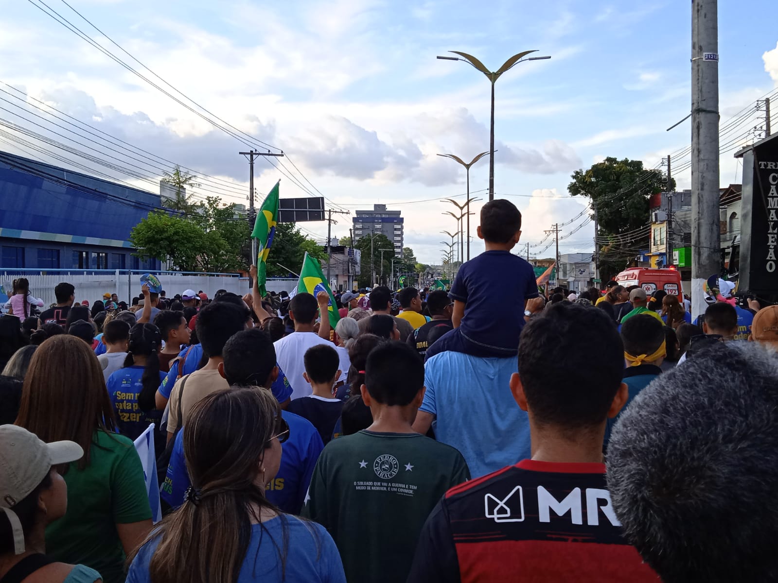Após 2 anos sem Marcha para Jesus, fiéis lotam ruas de Manaus