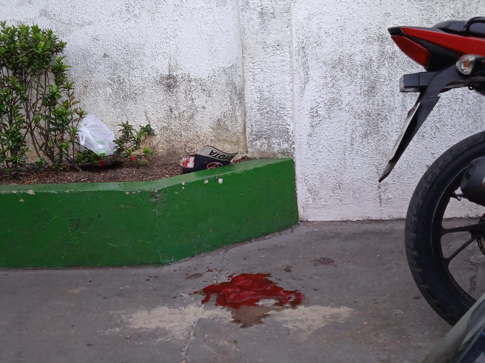 Mototaxista é morto a tiros na frente de hospital em Manaus