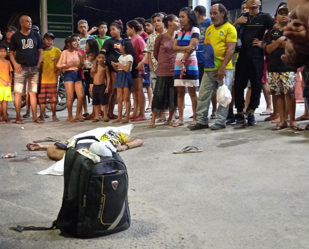 Homem é assassinado e roubado enquanto abastecia motocicleta em Manaus