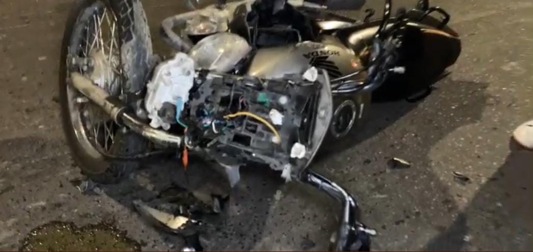 Motoboy fica gravemente ferido em acidente violento em Manaus