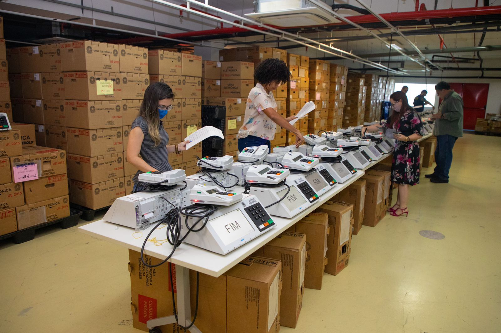 TRE-AM faz testes em urnas eletrônicas para as eleições de 2022 