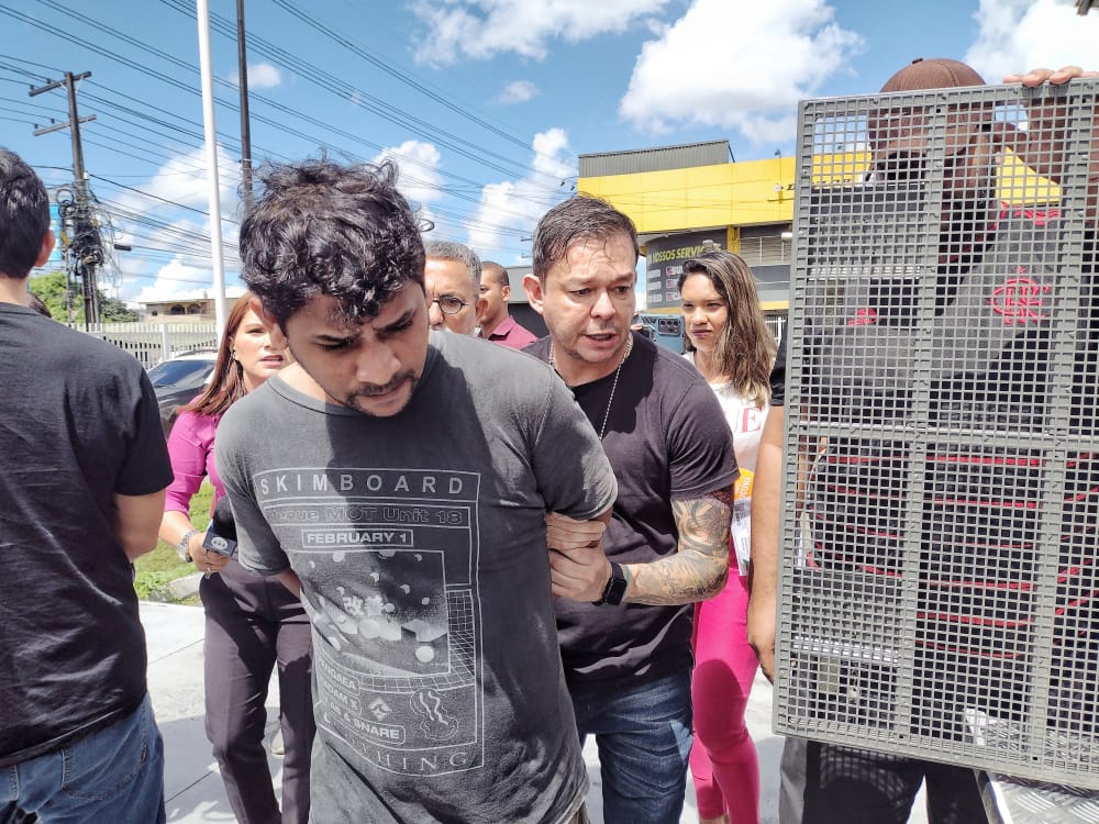 Vídeo chocante mostra momento que homem é morto a pauladas em Manaus