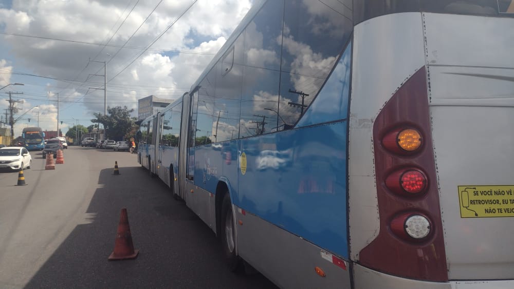 Mãe tinha buscado filho na escola quando foi esmagada por ônibus em Manaus; menino viu tudo