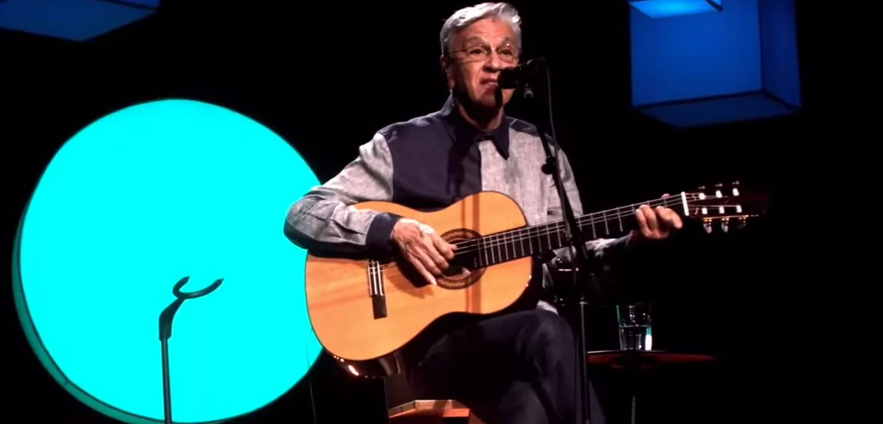 Caetano Veloso exige saber onde estão Bruno Araújo e Dom Phillips em show