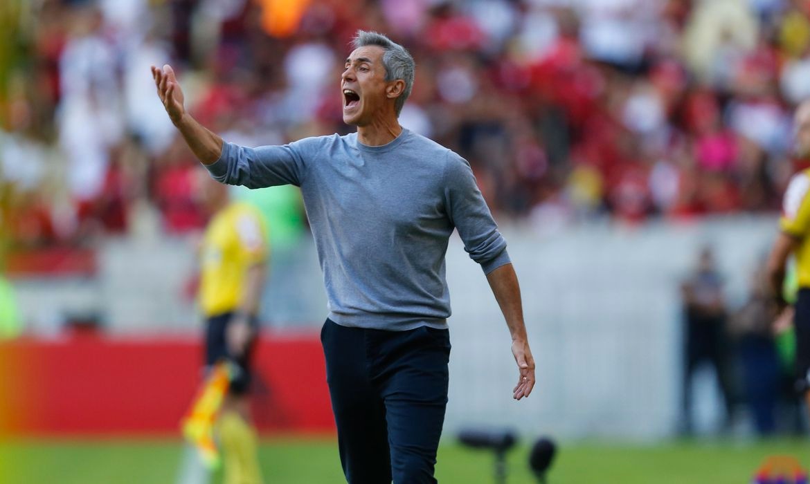 Flamengo confirma saída do técnico Paulo Sousa