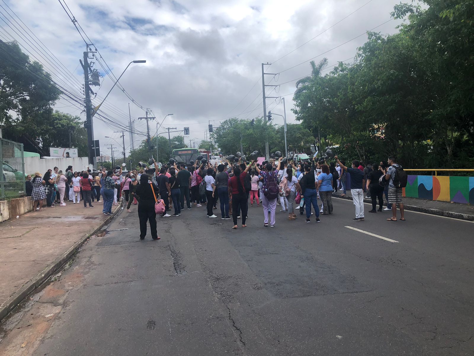 Manifestação afeta trânsito em avenida de Manaus 