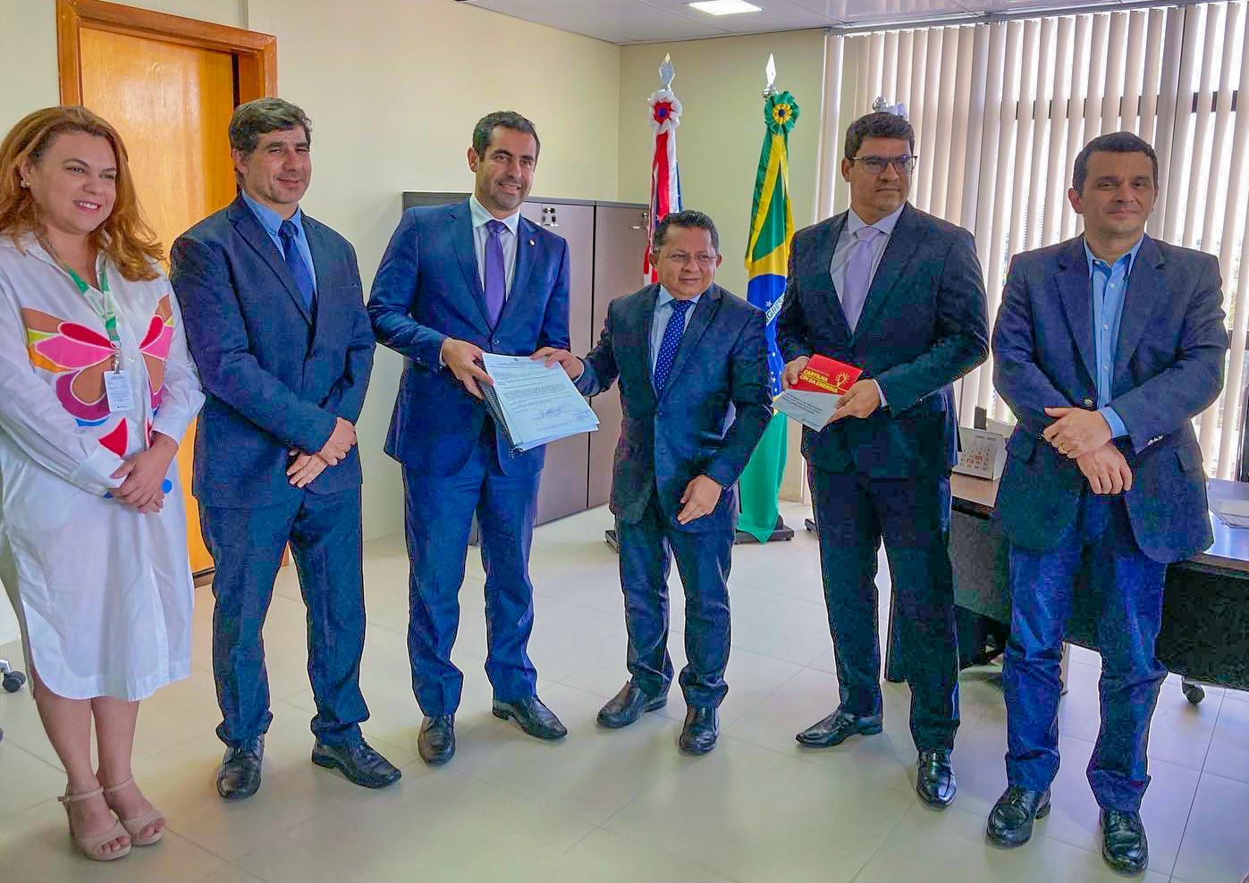 TJAM e Defensoria Pública recebem relatório da CPI da Amazonas Energia