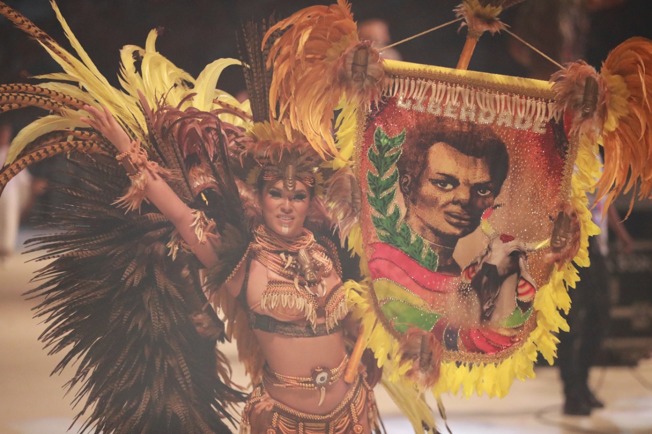 Garantido fecha 2ª noite do Festival de Parintins celebrando negritude