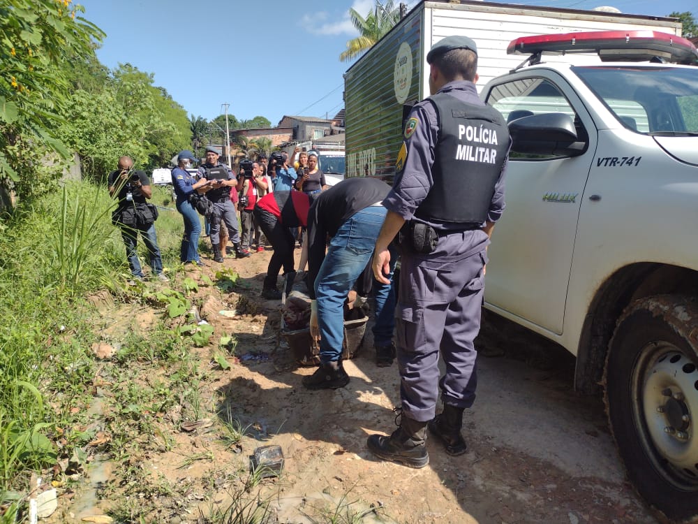 Homem encontrado em matagal foi morto com 17 facadas em Manaus