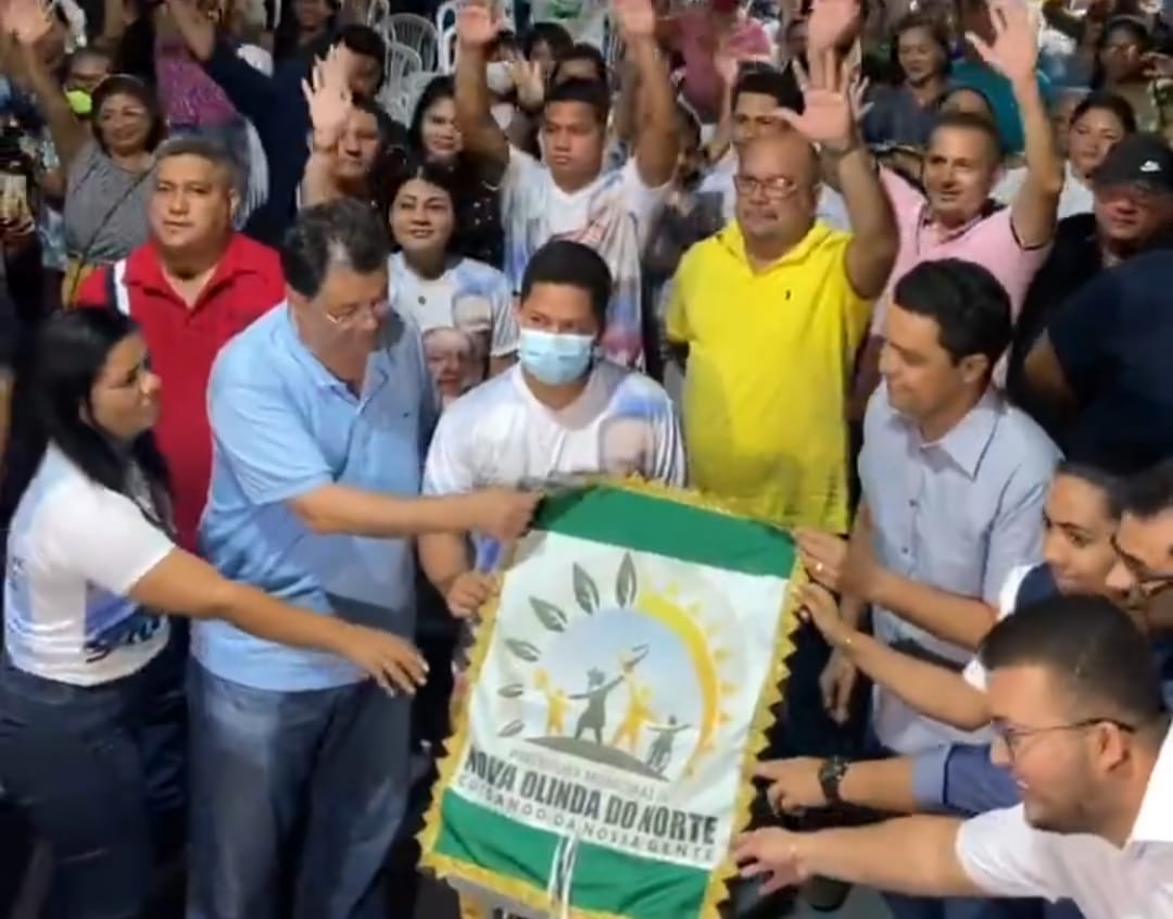 Eduardo Braga inaugura escola e praça de alimentação no Amazonas
