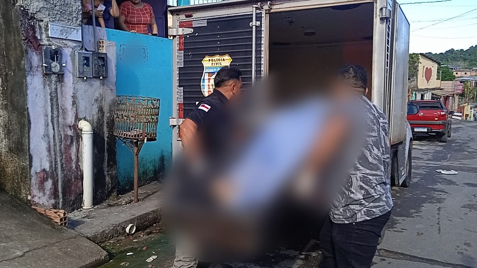 Homem é encontrado morto com 20 facadas em kitnet em Manaus 