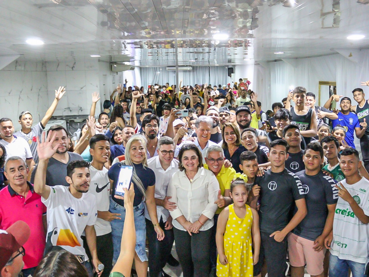 Arthur Virgílio faz reunião com jovens das Zonas Norte e Leste de Manaus