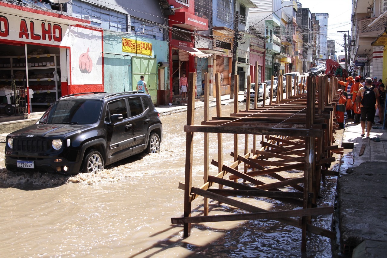 Defesa Civil monitora vazante do Rio Negro para remover pontes em Manaus