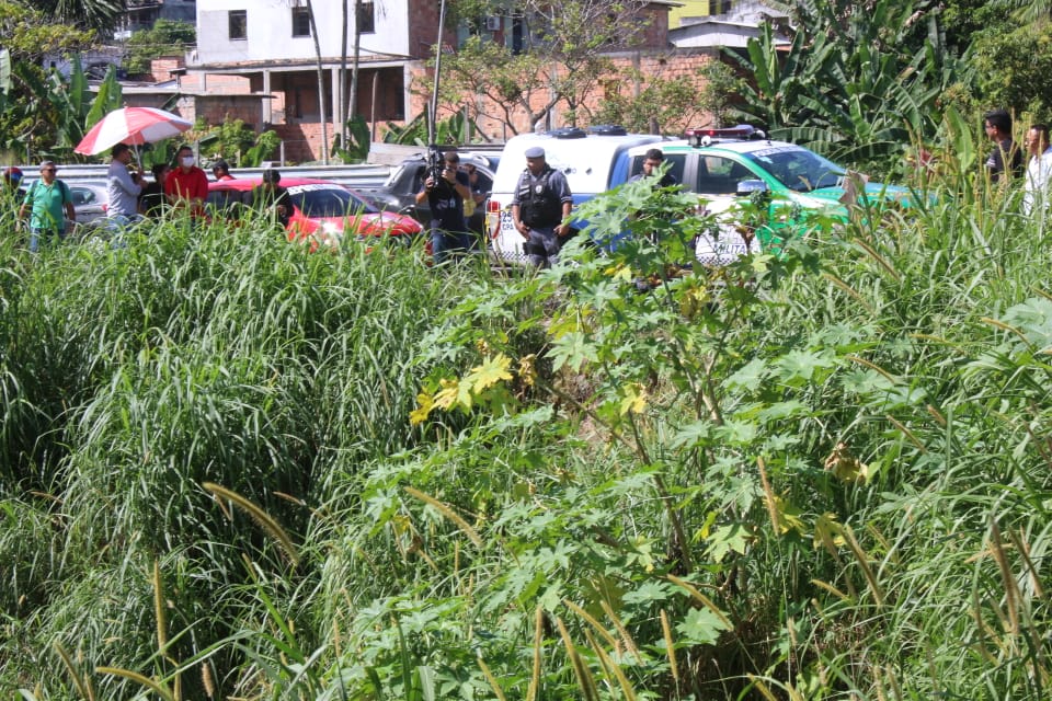 Corpo de jovem é encontrado em igarapé de Manaus