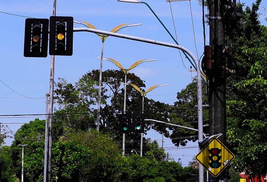 Manaus vai ganhar semáforos inteligentes para reduzir tempo no trânsito