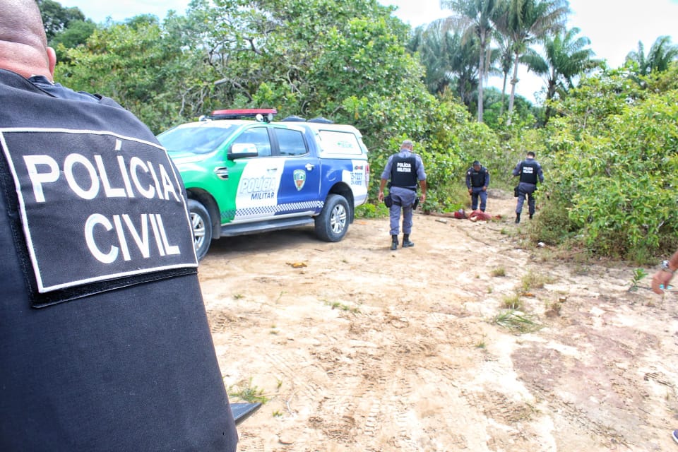 Homem é executado com tiros na cabeça em área de mata em Manaus